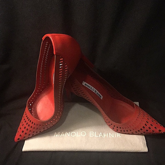 👠💥HOST PICK💥MANOLO BLAHNIK - LEATHER CUTOUT ACCENT PUMPS - Picture 12 of 13
